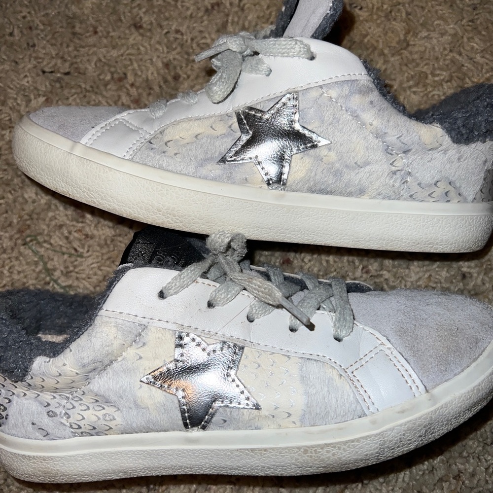 Vintage Havana Size 4 shoes (youth girls)
